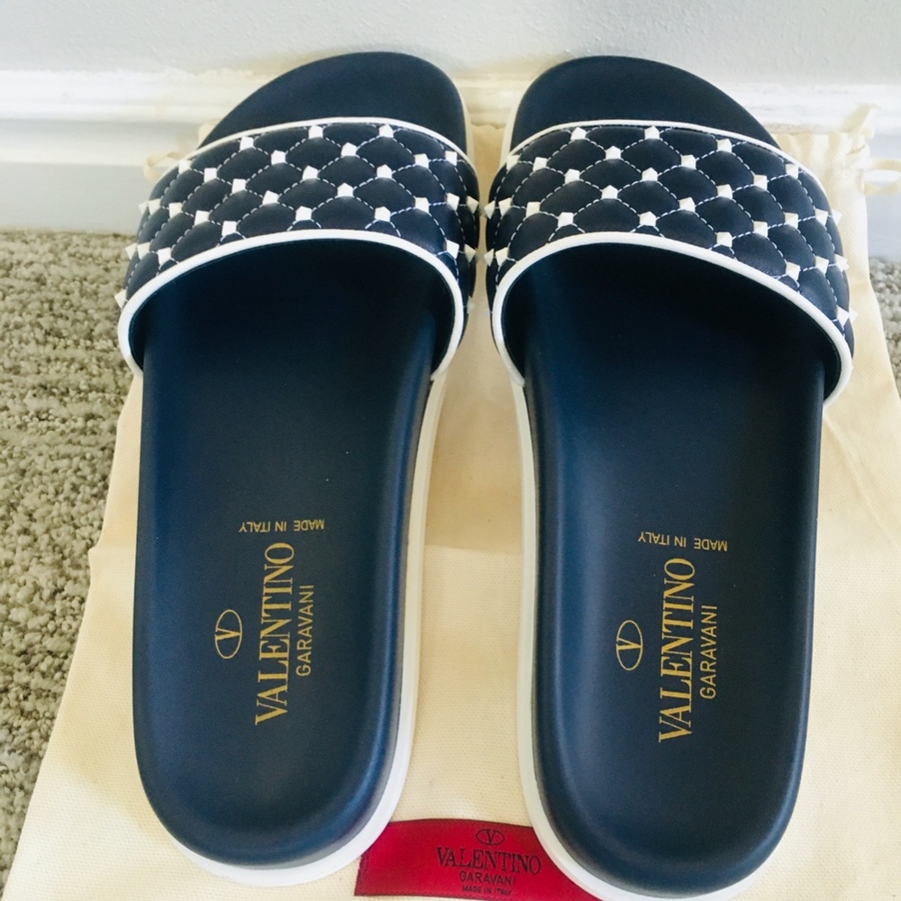 New Authentic Valentino Free Leather Rockstud Quilted Slide - Picture 2 of 6